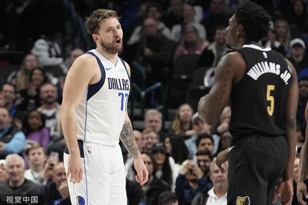 鹿角队通过 鹿角队通过